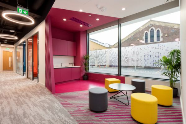 現(xiàn)代簡約化辦公室裝修該如何進行